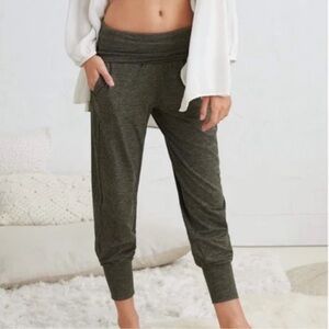 OFFLINE by Aerie The Foldover Hugger Jogger - Size M